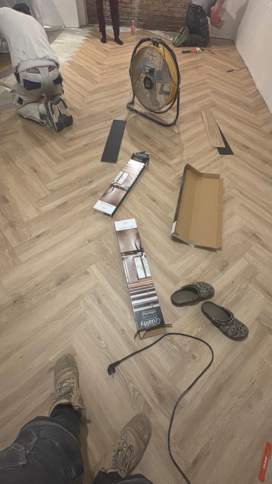 Renovatie Assendelft — begane grond vernieuwd, draagmuur verwijderd, open keuken met vloerverwarming